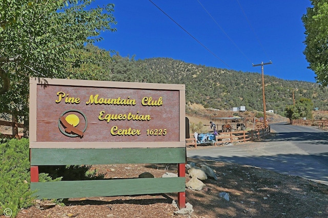 exterior details with a mountain view