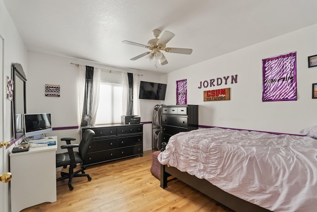 bedroom featuring ceiling fan, a textured ceiling, and light wood-type flooring