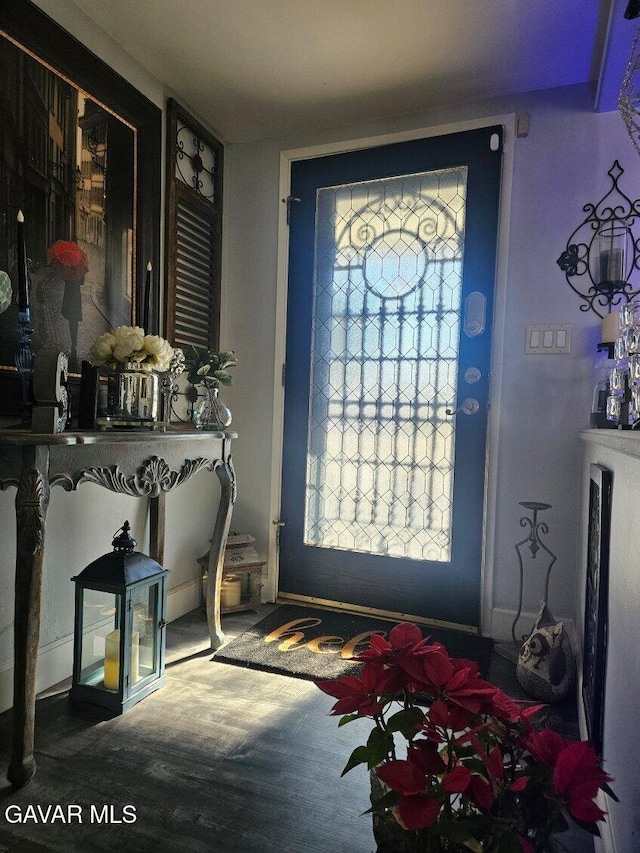 1283 W Lancaster Blvd, Lancaster, CA 93534 - entryway featuring wood finished floors