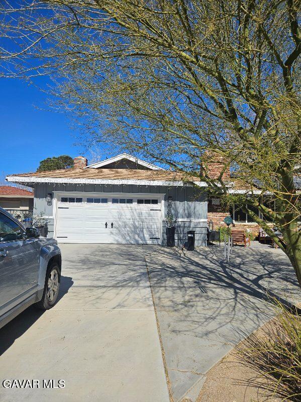 1283 W Lancaster Blvd, Lancaster, CA 93534 - garage featuring concrete driveway