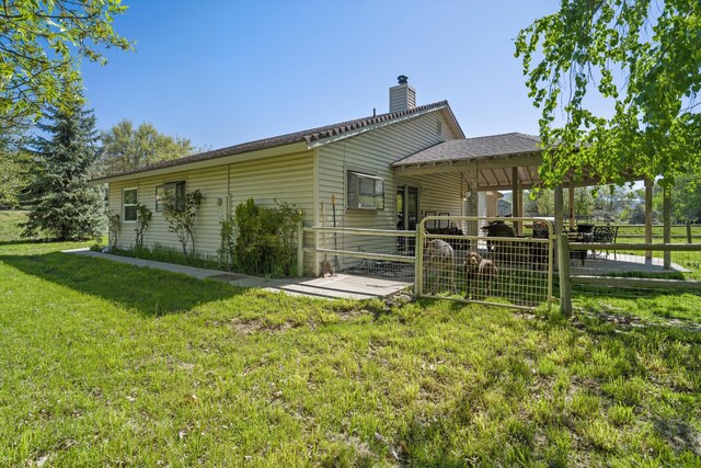 30140 Brassie Ct, Tehachapi, CA 93561 - view of side of property featuring a chimney