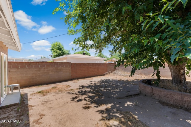 44049 Elm Ave, Lancaster, CA 93534 - fenced backyard with a patio area