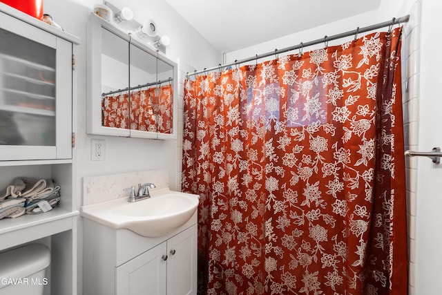 44049 Elm Ave, Lancaster, CA 93534 - bathroom with vanity and curtained shower