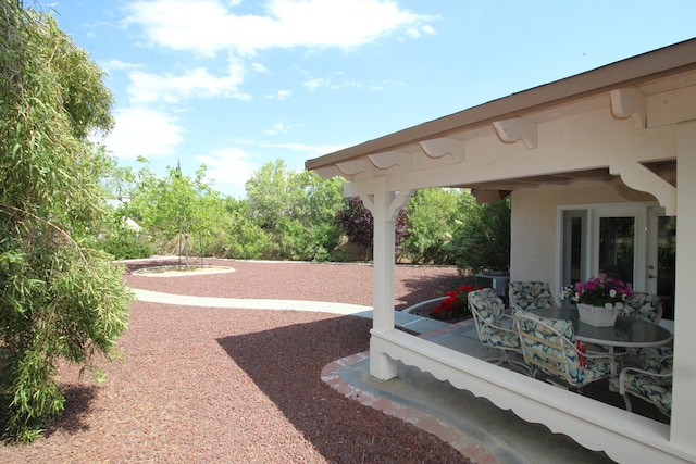 view of yard featuring a patio