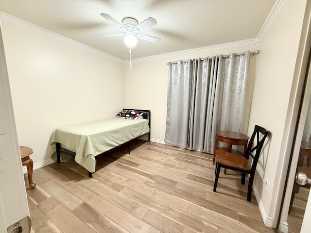 bedroom with light wood-type flooring, baseboards, ornamental molding, and ceiling fan