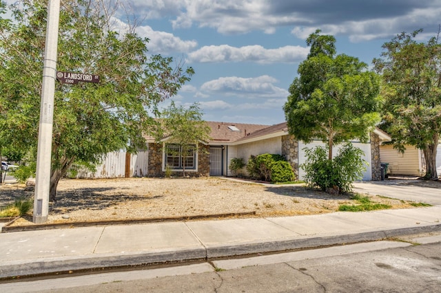 2319 Landsford St, Lancaster, CA 93535 - photo 2