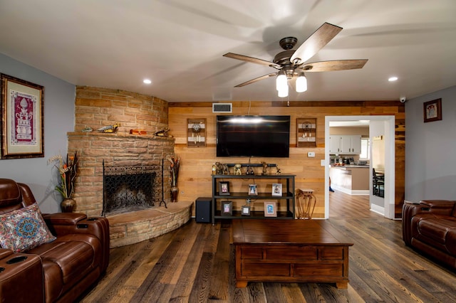 living area with wood finished floors, visible vents, recessed lighting, a fireplace, and a ceiling fan