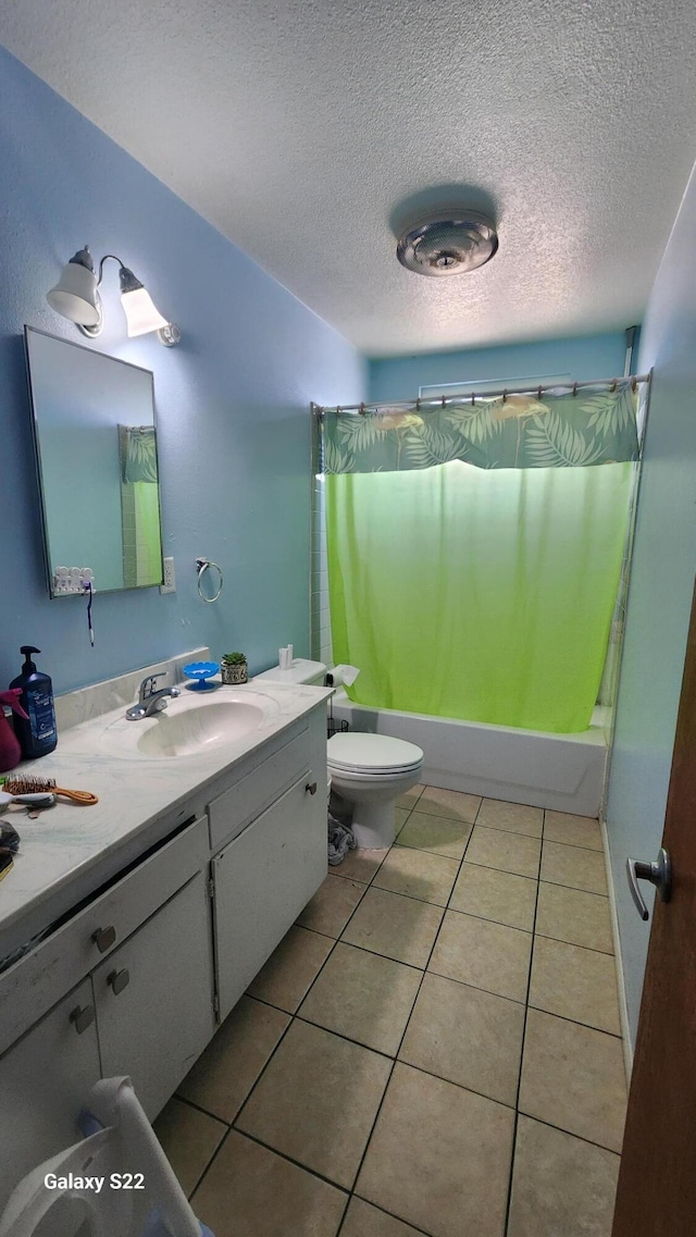 full bathroom with shower / tub combo with curtain, vanity, a textured ceiling, and toilet