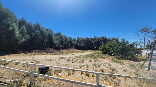 view of yard featuring a rural view