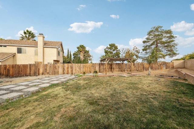 view of yard featuring a pergola