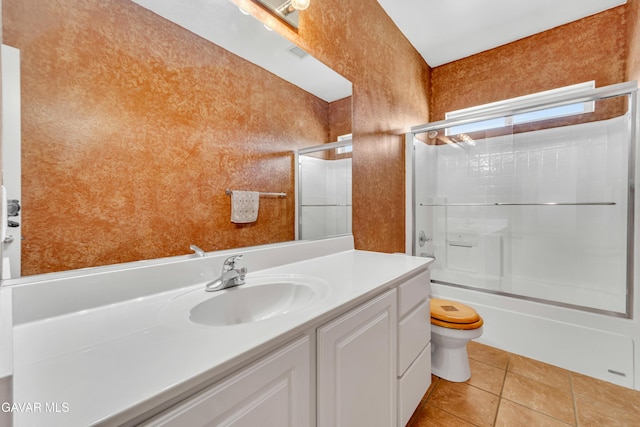 8433 Prospect St, Mojave, CA 93501 - full bath with vanity, tile patterned floors, and shower / bath combination with glass door
