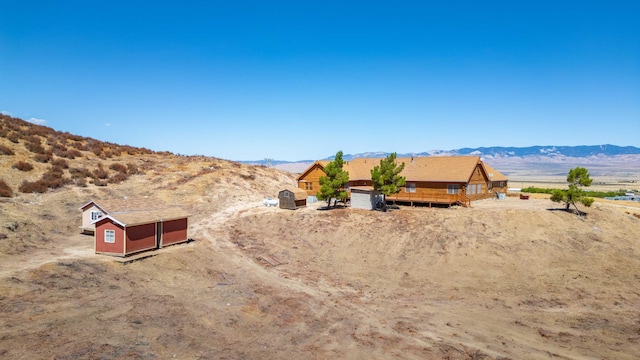 view of yard with a mountain view and a storage shed