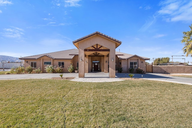 view of front of property with a front yard