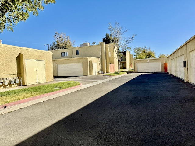 44200 Kingtree Ave Unit 6, Lancaster, CA 93534 - pueblo-style home featuring stucco siding