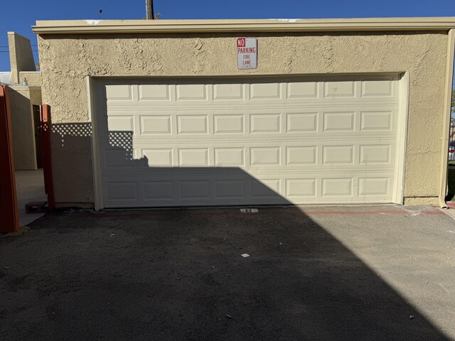 44200 Kingtree Ave Unit 6, Lancaster, CA 93534 - view of garage