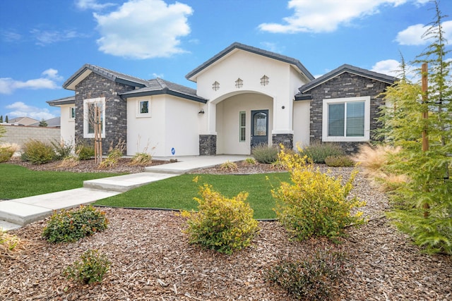 view of front of property with a front yard