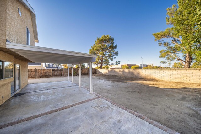 view of yard featuring a patio area