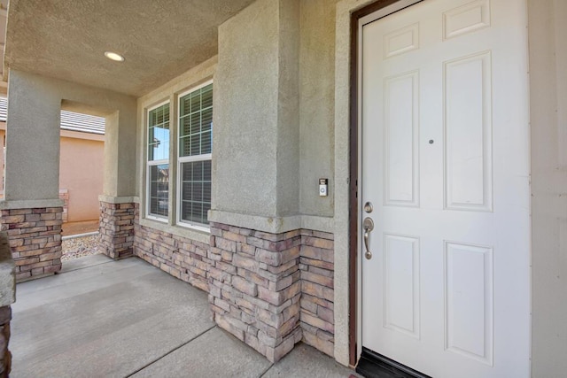 property entrance featuring a porch