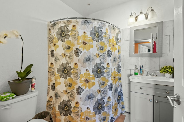 bathroom with vanity, curtained shower, and toilet