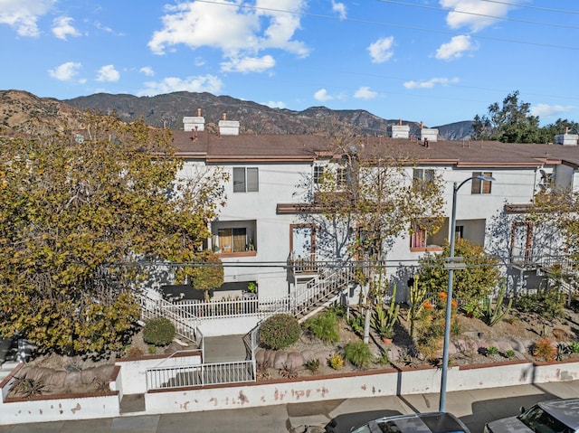 view of front of property featuring a mountain view