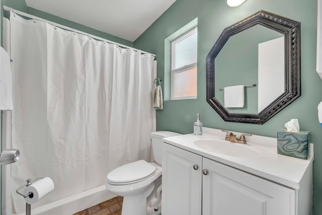 bathroom featuring toilet, a shower with shower curtain, and vanity