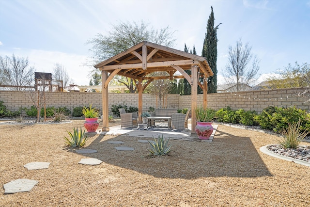 view of yard featuring a patio