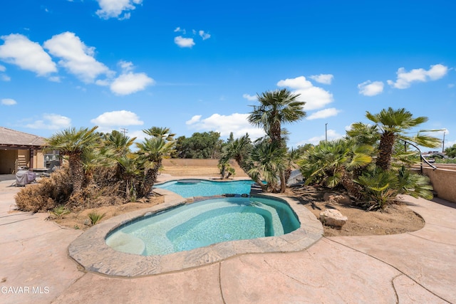 42094 W 21st St, Lancaster, CA 93536 - view of swimming pool featuring a pool with connected hot tub