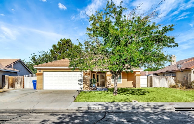 view of front of home featuring a garage and a front yard