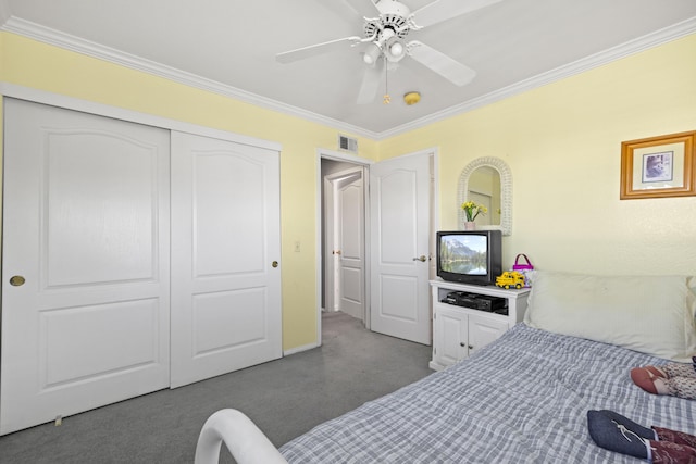 bedroom with carpet, a closet, ceiling fan, and ornamental molding