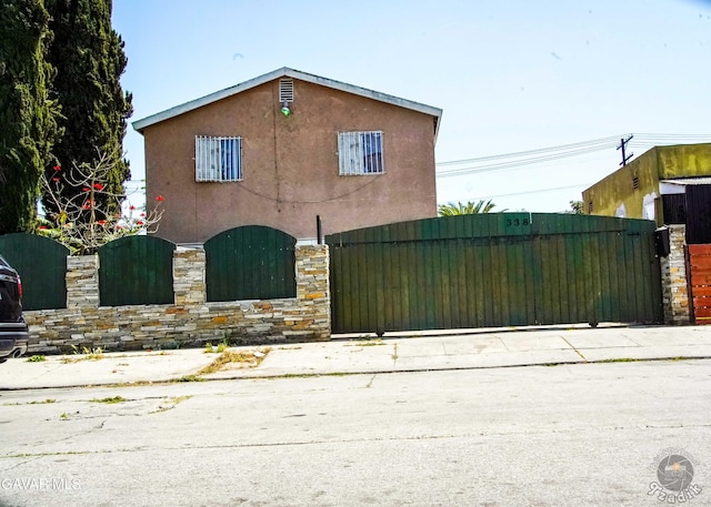 338 E 107th St, Los Angeles, CA 90003 - view of front of home featuring a gate and stucco siding