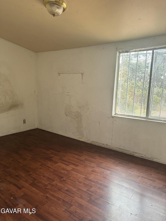 338 E 107th St, Los Angeles, CA 90003 - empty room with wood-type flooring