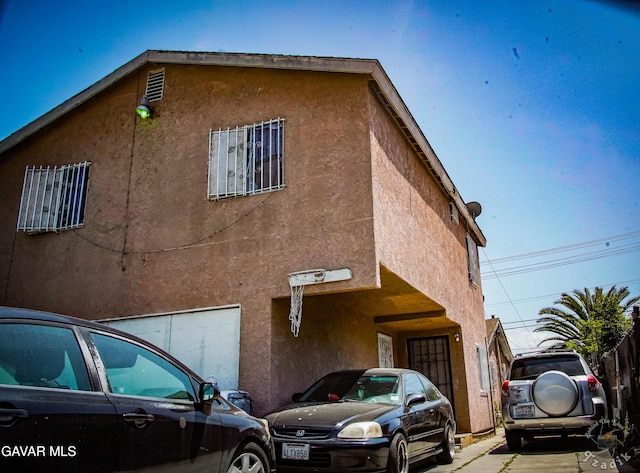 338 E 107th St, Los Angeles, CA 90003 - view of side of home with stucco siding