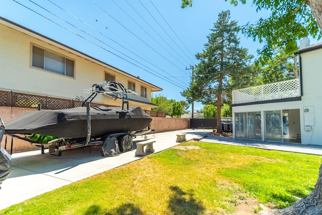 view of yard with a patio