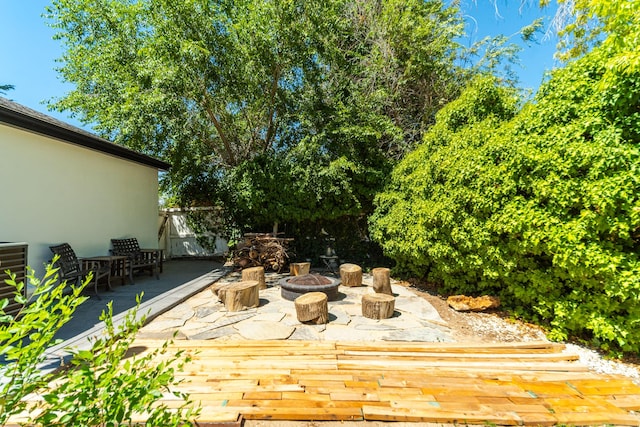 view of patio featuring an outdoor fire pit