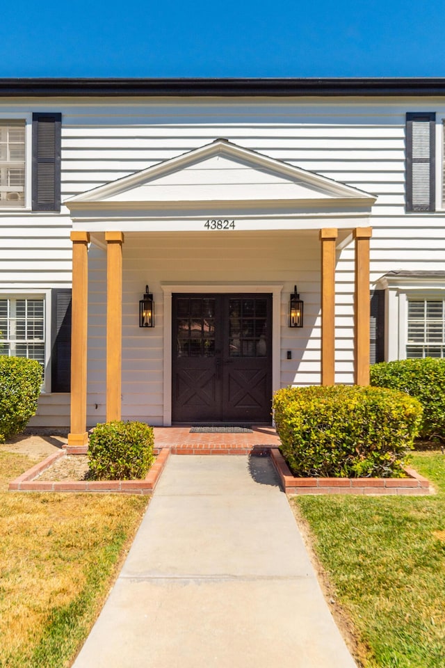 entrance to property with covered porch