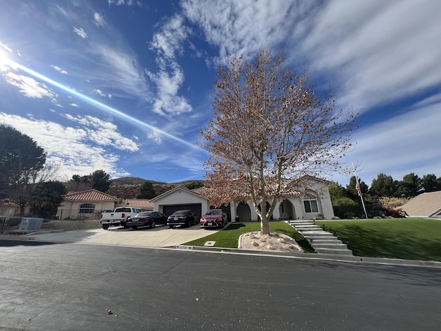 view of front of home featuring a front lawn and a garage