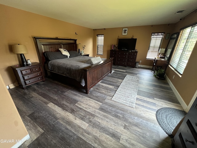 2812 Crocus Pl, Palmdale, CA 93551 - bedroom featuring wood finished floors and baseboards