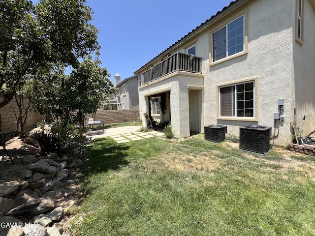 2812 Crocus Pl, Palmdale, CA 93551 - rear view of property featuring stucco siding, a balcony, and a patio area