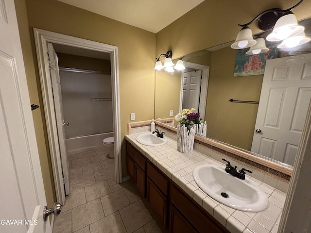 2812 Crocus Pl, Palmdale, CA 93551 - full bath featuring double vanity, tile patterned flooring, and shower / tub combination