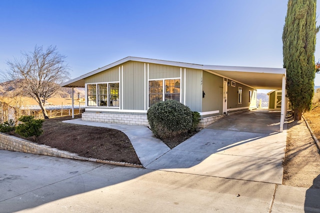 manufactured / mobile home with a carport