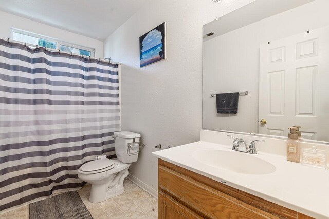40305 Reata Rd, Palmdale, CA 93550 - bathroom with toilet, vanity, a shower with curtain, and baseboards
