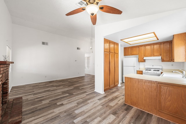 3243 Geri Ct, Rosamond, CA 93560 - kitchen with white appliances, a sink, ceiling fan, and wood finished floors