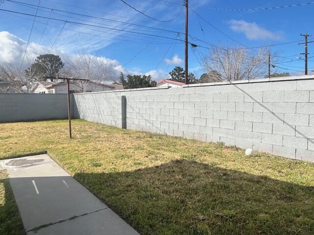 view of yard featuring a fenced backyard