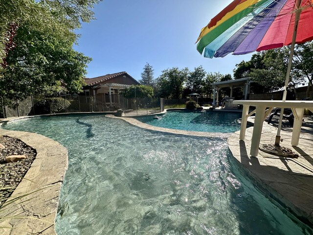 view of swimming pool