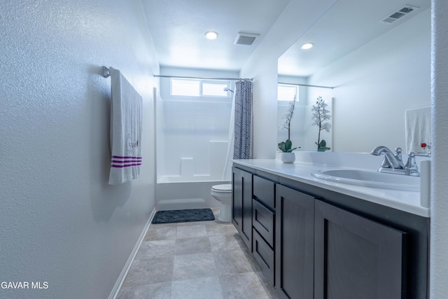 2022 Howard St, Rosamond, CA 93560 - full bath featuring vanity, shower / bath combo, and recessed lighting