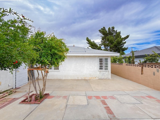 45431 Sancroft Ave, Lancaster, CA 93535 - fenced backyard with a patio