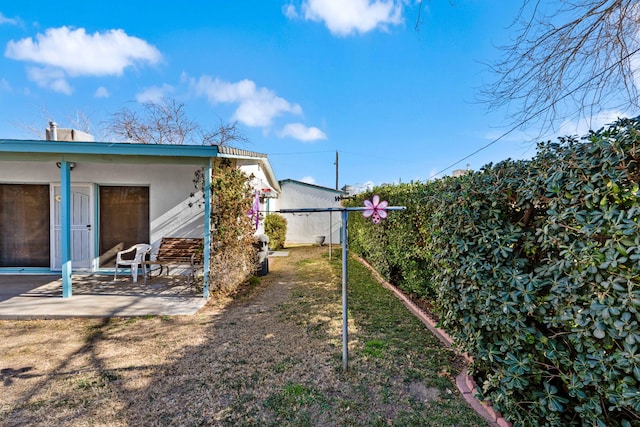 view of yard featuring a patio