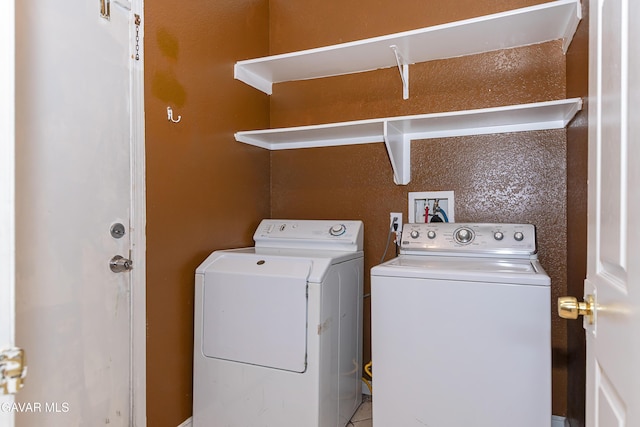 43963 Glenraven Rd, Lancaster, CA 93535 - laundry area featuring washing machine and clothes dryer