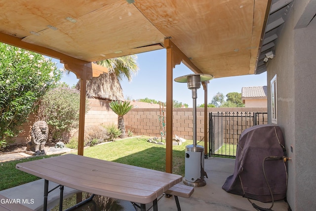 43963 Glenraven Rd, Lancaster, CA 93535 - fenced backyard featuring a patio area and grilling area
