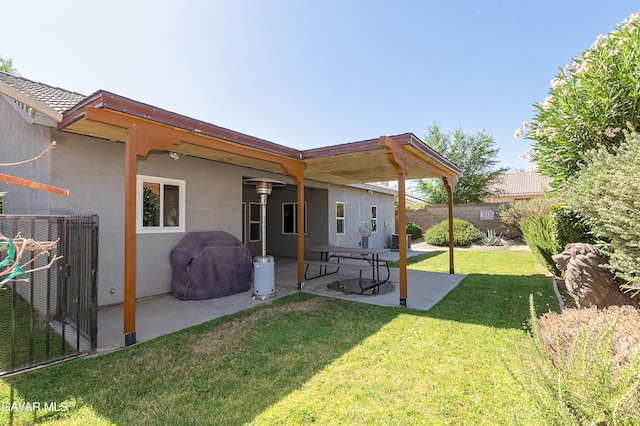 43963 Glenraven Rd, Lancaster, CA 93535 - rear view of house with stucco siding and a patio